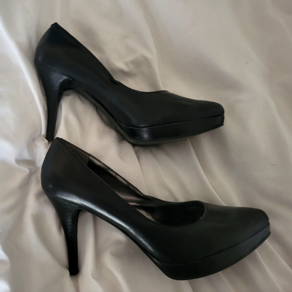 Nine West platform pumps